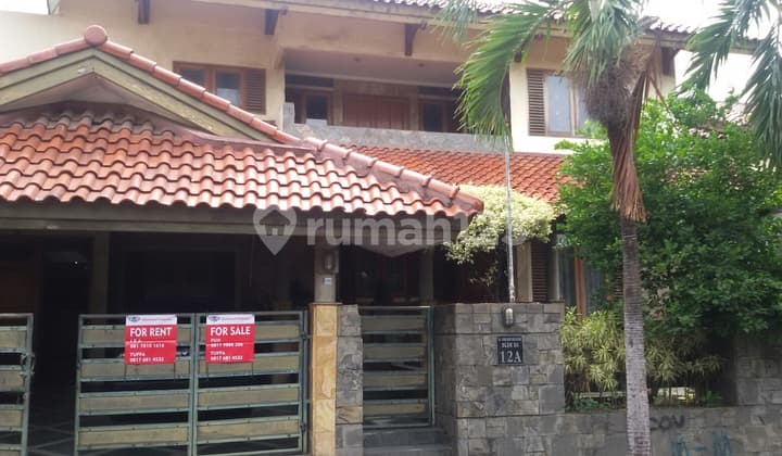 Ready-to-Live House in a Strategic Location in Bintaro Sector 2.