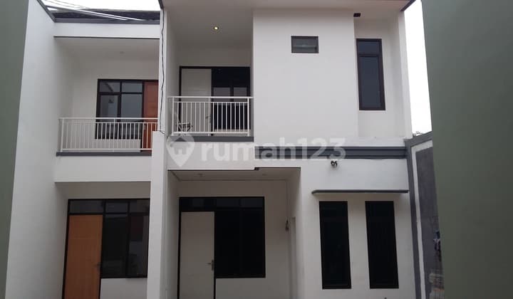 New Townhouse Dekat Lippo Mall Dan TB Simatupang Hanya 1,3 M