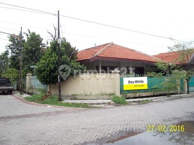 Rumah di Rungkut Lor, Lokasi Strategis, Row Jalan Lebar, Hoek, Siap Huni, Bisa untuk tinggal / kantor / usaha dsb