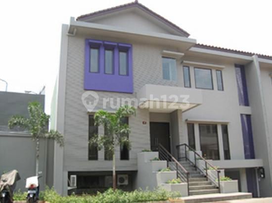 Excellent House With 4 Cozy Bedrooms And Nice Private Pool At Cilandak Area