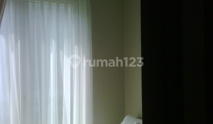 Harga nego, nyaman , fasilitas kolam renang di dalam cluster, jalan kaki dekat ke mall atau ke transportasi umum