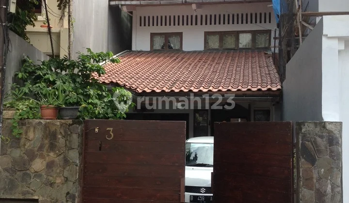Rumah 2 Lantai, Siap Huni, Perumahan Elite, Tenang & Nyaman, Kebayoran (Lp)
