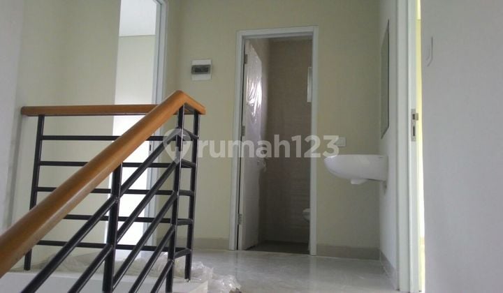 Rumah baru nyaman aman, bebas banjir, dekat pintu toll Alam Sutera