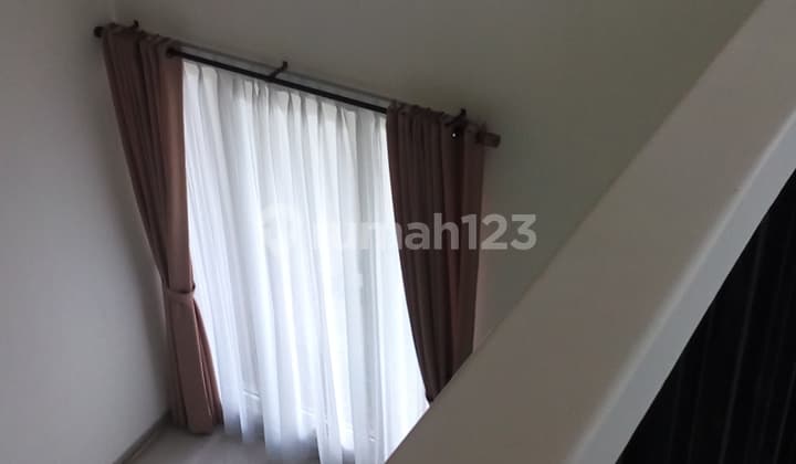 Comfortable and secure new house, close to toll gate, mall, and schools.