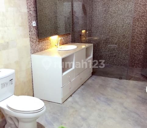 House with a swimming pool in Kemang