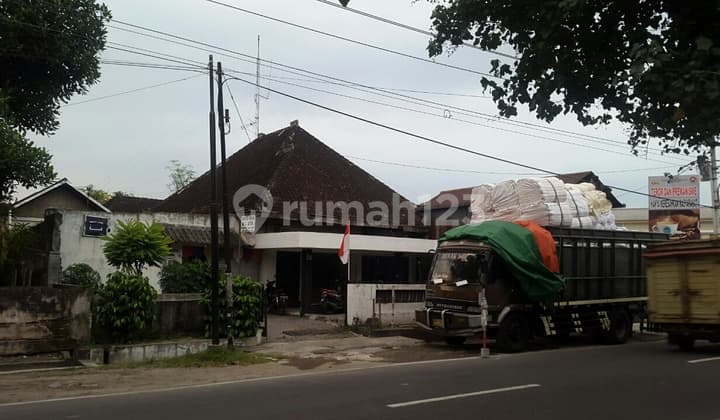 Rumah Strategis Dekat Jalan Soekarno Solo Baru