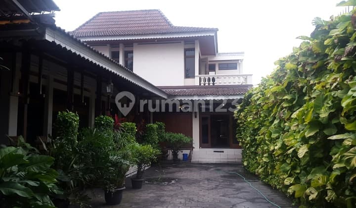 Rumah etnik di laweyan solo, kayu jati asli