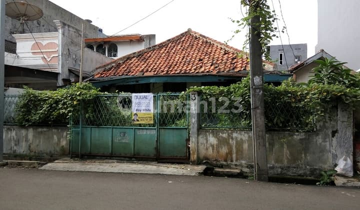 House in Petojo Selatan, Central Jakarta, near Tanah Abang, Roxy, Tomang, Grogol, Tanjung Duren. Land area included.