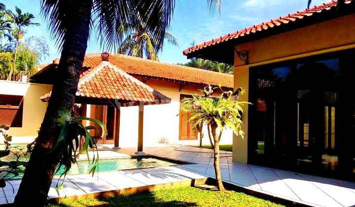 Etnik-Tema: Setengah Furnitur dan dalam Kompleks!