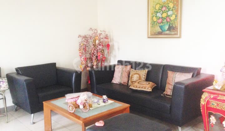 Luxury Home at Setraduta, near the Hand Statue.