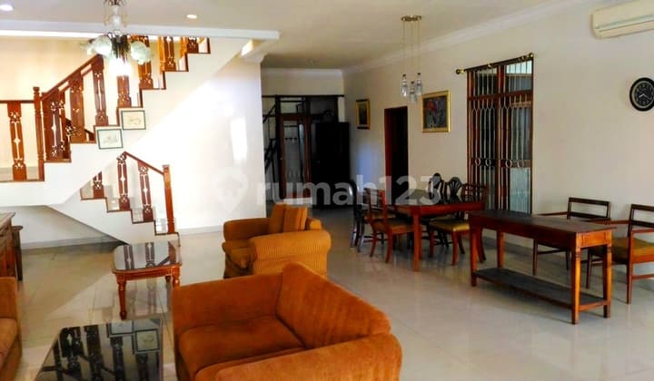 Hunian Nyaman, Jalan Lebar, & Dekat Taman