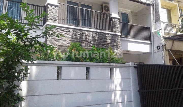 RUMAH BAGUSS...!!!! DEPAN TAMAN JALAN 2 MOBIL