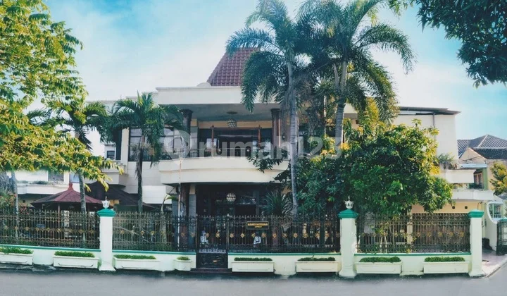 Luxury House Near Balapan Station and Gajah Mada Street Solo