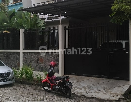 Rumah Minimalis 2 Lantai Dekat The Park Solo Baru