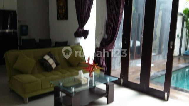 Villa cantik Minimalis Kerobokan Badung Bali