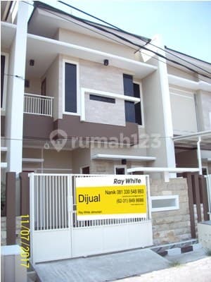 House in Manyar Kertoadi, 2 Floors, Minimalist, Move-in Ready.