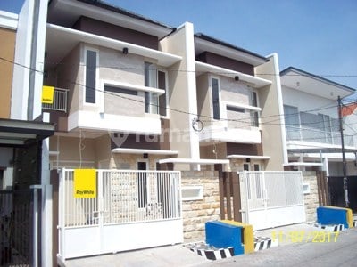 Rumah di Manyar Tirtoyoso Selatan, 2 Lantai, Minimalis, Siap Huni