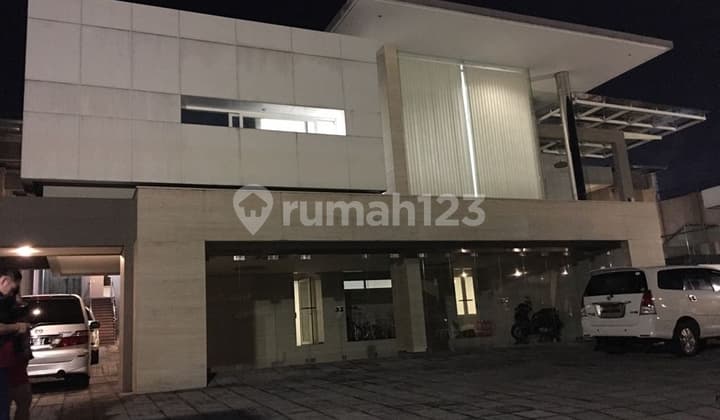 Rumah bagus di jalan Suratmo