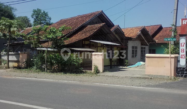 Buy One Get Three, Strategic Houses by Cibogo Main Road.