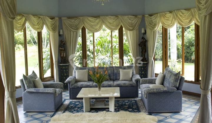 Vila di Cilember, Megamendung