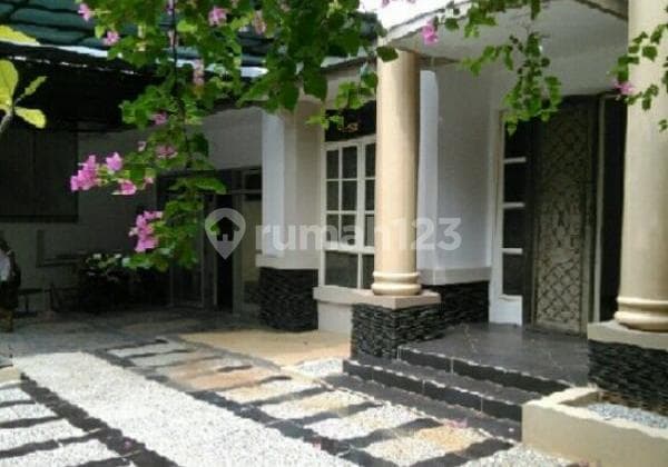 Rumah siap pakai di Graha Padma dekat Sekolah Karangturi