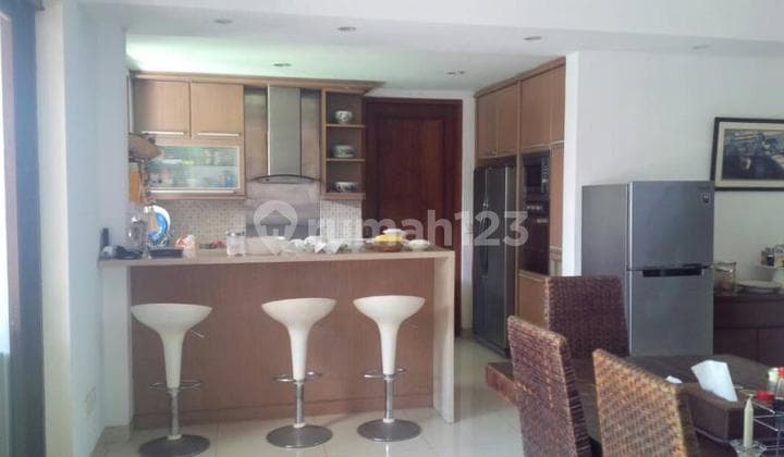 Rumah Dijual, 5 Kamar Tidur, Kolam Renang, Shm, di Seminyak, Bali