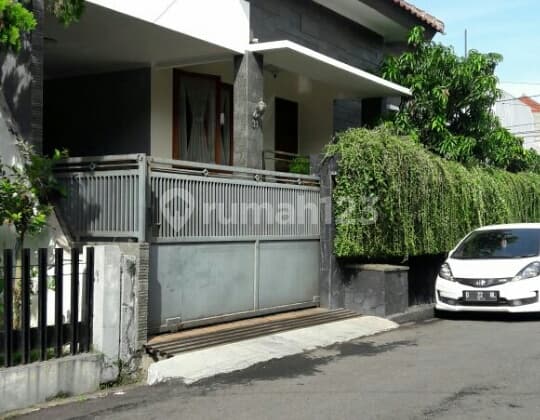 sayap buah batu bangunan mewah reog martanegara maskumambang