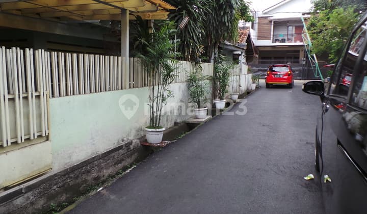 OLD RADIO HOUSE SUITABLE FOR BUSINESS: BOARDING HOUSE, SALON, WORKSHOP. STRATEGIC RESIDENTIAL HOUSE 200M IN, QUIET.