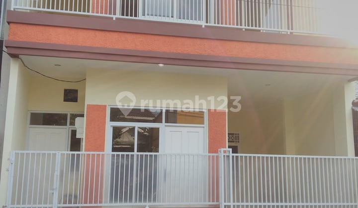 Rumah Minimalis Baru Dekat Stasiun Sudimara