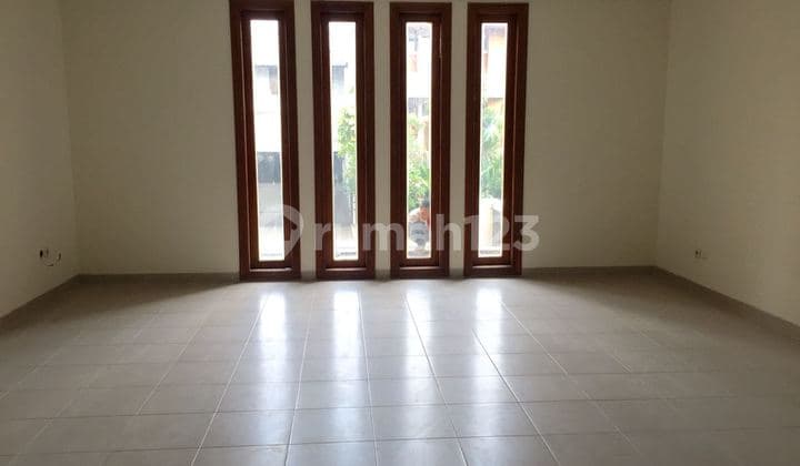 Disewakan Rumah besar lux disetraduta ; Dekat tol pasteur