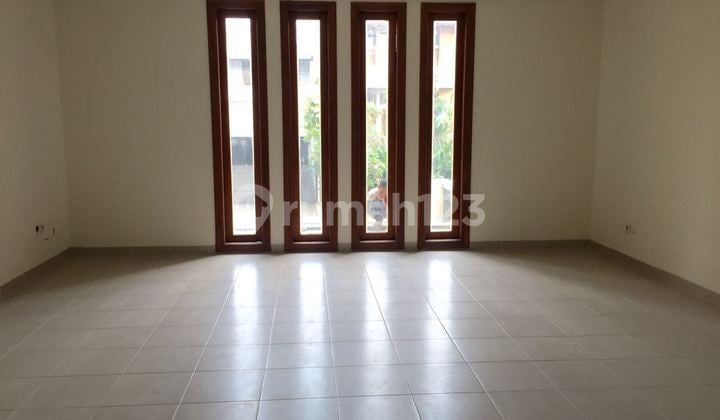 Disewakan Rumah besar lux disetraduta ; Dekat tol pasteur