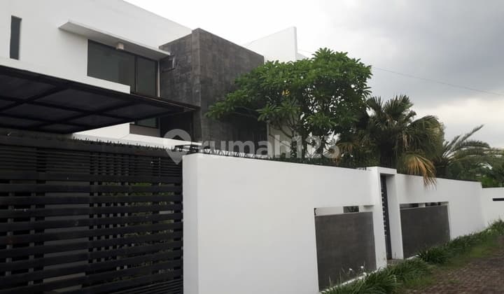 COMFORTABLE SERENE PEACEFUL HOME