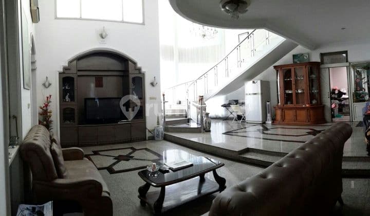 Rumah Furnished Bagus Sekali Shm - 4BR+1 (Lt: 712 m² Lb: 800 m²) 20m, Slipi, Jakarta Barat
