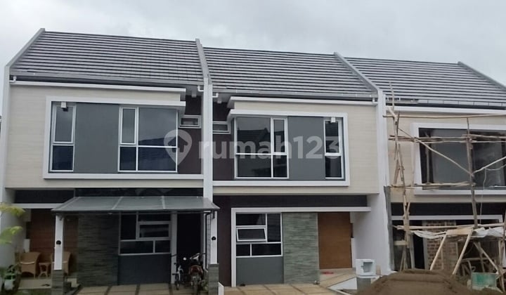 Rumah Dalam Komplek Dekat Ke Tol Pasteur