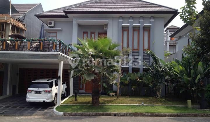 RUMAH MEWAH DLM PERUMAHAN ELIT