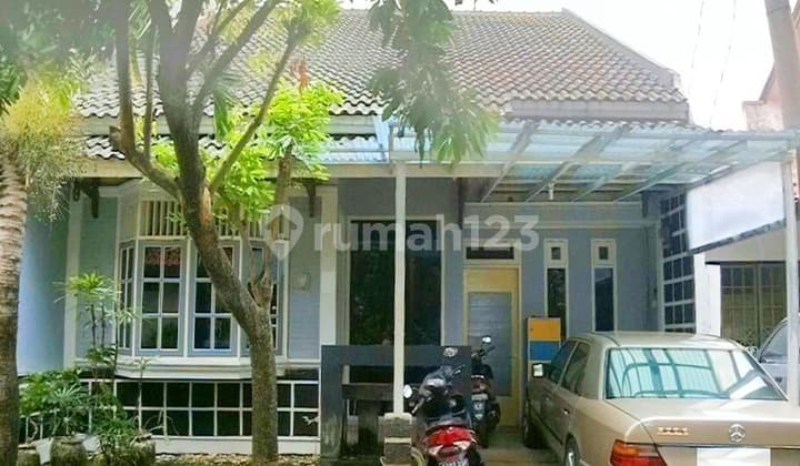 Rumah CANTIK,Jalan lebar,bisa masuk mobil di Ciputat Timur