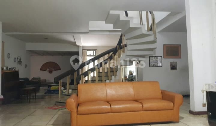 rumah lama luas dan bebas banjir