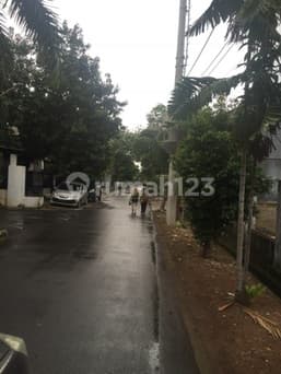 Rumah strategis untuk tempat tinggal usaha atau kantor dekat rumah sakit dan sekolahan