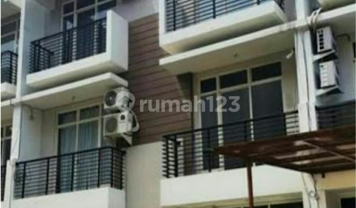 very cheap, move-in ready, size 4x11.5, 3 floors, near St. Nikolas School, Penabur, strategic location, south-facing, 2 AC units, cheap, safe, has a playground. Contact 085271248702.