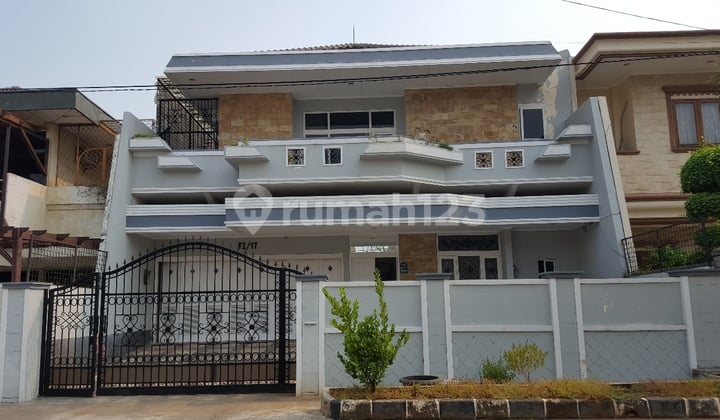 Rumah Mewah di Green Garden