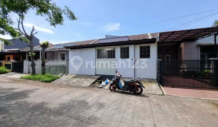 Luxurious House in Kopo Katapang Garden, suitable for both residence and business space.