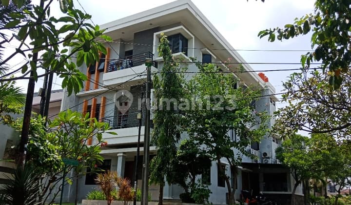 Rumah Kost Kelapa Gading di Bawah Harga Pasar, Lt 239 M2, 3 Lantai, Hanya 12 Juta Meter Posisi Hoek