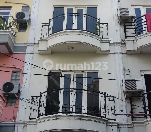 Cheap Boarding House PRICE DROP!!! Profitable beside Lokasari Square, 5 Floors, Income 2 million/month. SELLL!!!!