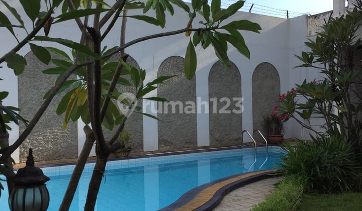 Rumah nyaman siap huni dgn kolam renang di Pangeran Antasari