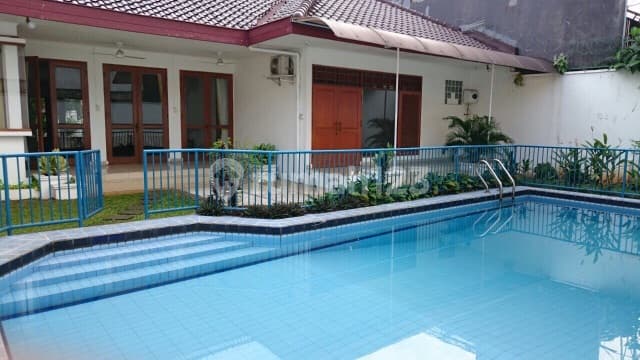 Rumah siap huni di Kemang Dalam