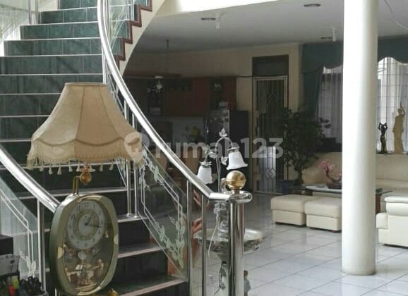 MURAH !! HITUNG TANAH Rumah cantik asri dengan kolam cantik @ Sayap Pasteur