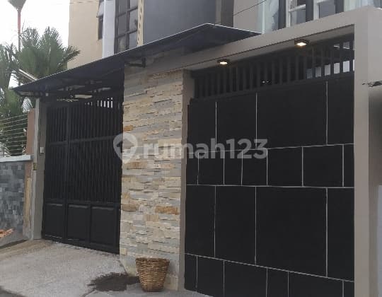 Rumah bagus modern di solo baru, plus furnished lengkap..