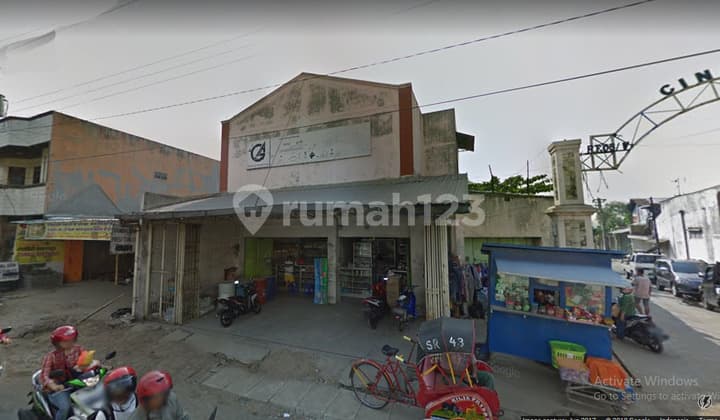 Rumah dan Ruang Usaha Tengah Kota