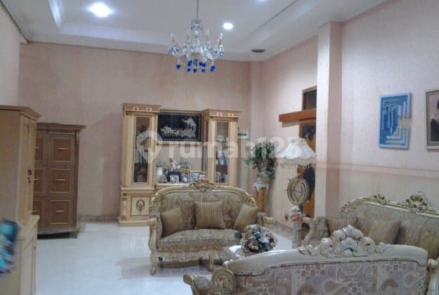 Rumah Mewah Lokasi Strategis. Tomang Jakarat barat