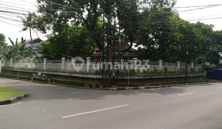 Rumah Dijual Di Lebak Bulus. Lokasi Prima. Asri.